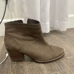 Women's Blondo Nellie Waterproof Ankle Boots Booties Shoes Size 9.5 Olive Heeled